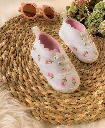 Zapatillas Bordadas Con Flores