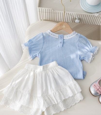 Conjunto azul y blanco