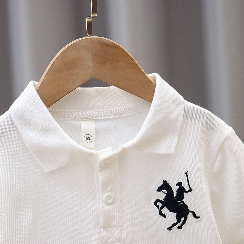 Camisa con caballo bordado