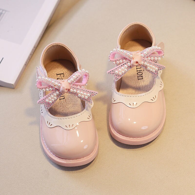 Pearl Bow children's shoe varnish