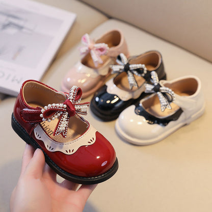 Pearl Bow children's shoe varnish