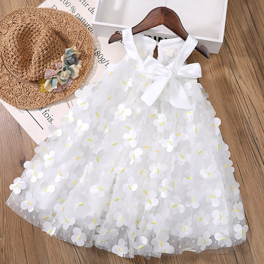 Vestido blanco con mariposas.